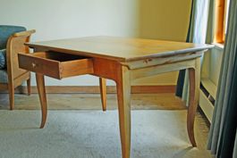 Edler Biedermeier-Stil Esstisch aus massivem Kirschbaumholz
