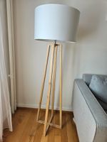 Stehlampe Holz mit weissem Lampenschirm von Micasa