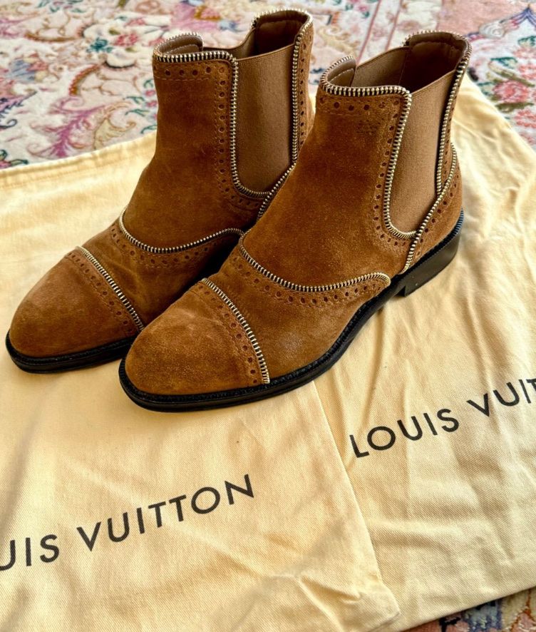 Louis Vuitton Scarpe da donna: Bottines LV en cuir – Usato da Lausanne venduto da Christinaki 1