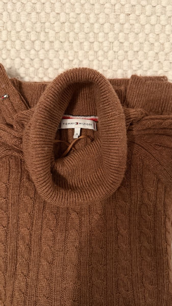 Tommy Hilfiger Maglioni & Felpe: Tommy Hilfiger Brown Wool Cable Knit Roll Neck - M – Nuovo (secondo la descrizione) da Zürich venduto da kor_pm27 1
