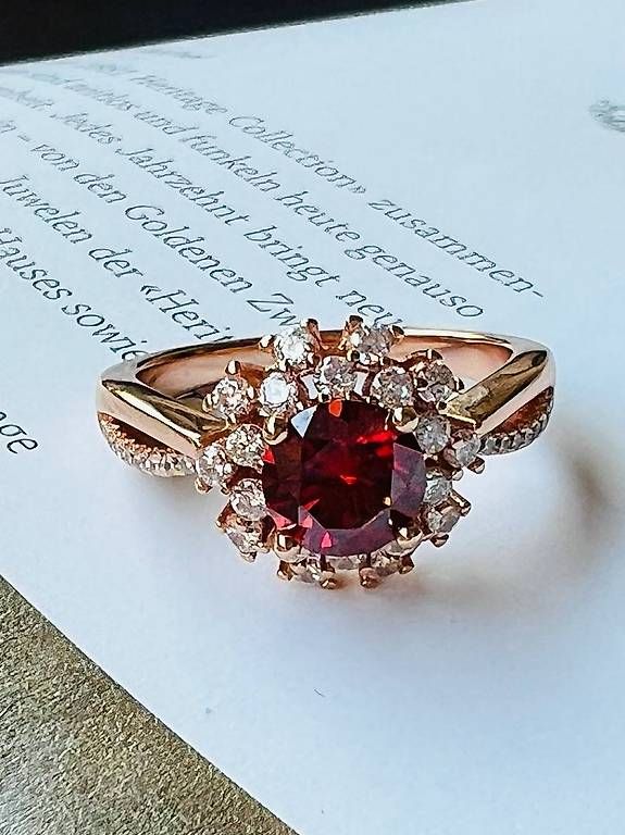Ringe: Eleganter Ring mit rotem Moissanit. – Neu und originalverpackt aus Thalwil von han_2b8c