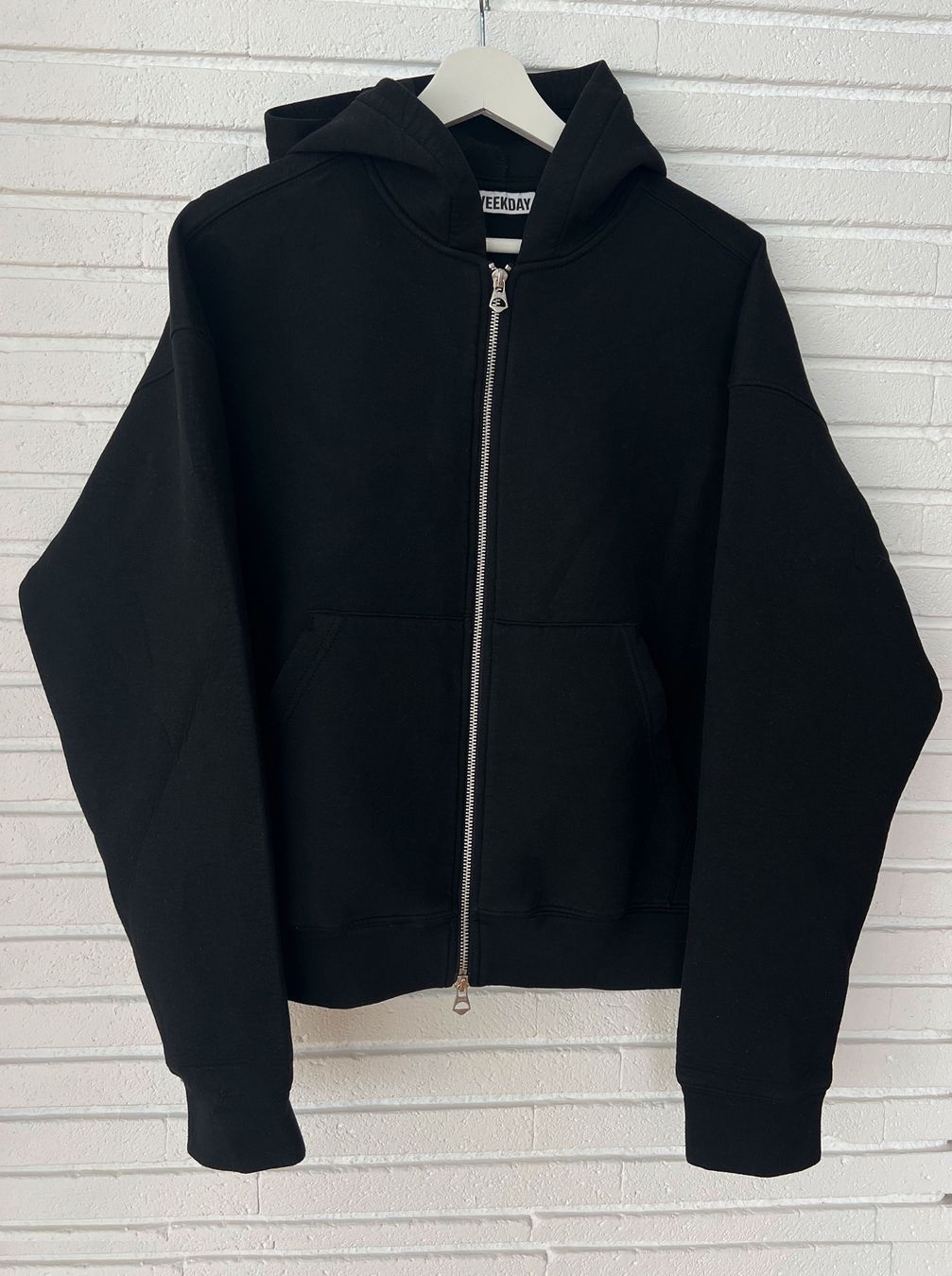 Giacche: WEEKDAY Scuba-Kapuzenpullover – Usato da herrliberg venduto da flora8008