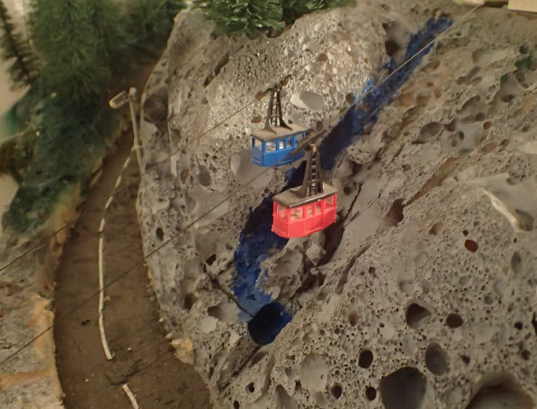 Brawa Modellini di ferrovie: BRAWA N - Seilbahn mit 4 Kabine - Art. 6560 – Usato da Lausanne venduto da Biquette6 3