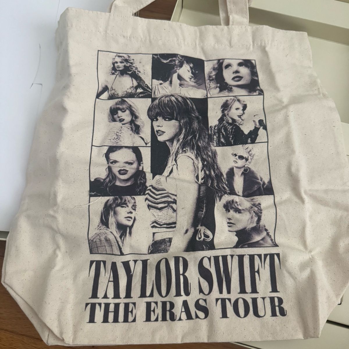 Libri: Taylor Swift Eras Tour VIP Paket – Nuovo (secondo la descrizione) da Sursee venduto da giu_205 6