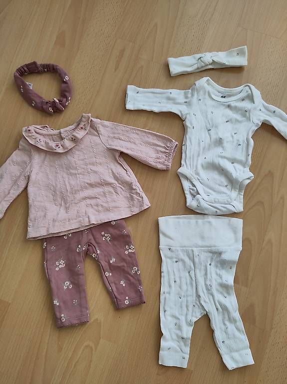 Kleiderpakete & -sets: 2 Mädchen Sets Gr. 50 – Gebraucht aus Uznach von Claudi1186