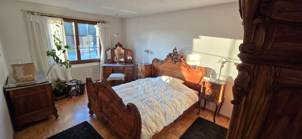Chambre à Coucher En Noyer - Lit, Sommier Et Armoire - Bon état