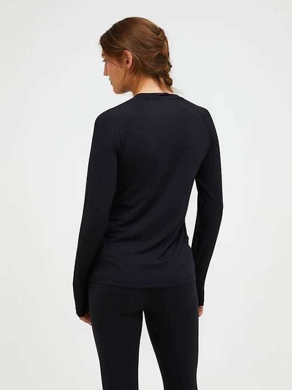 Peak Performance T-shirt: Peak Performance Langarm Sport Shirt – Usato da Luzern venduto da Jill_Lu 1