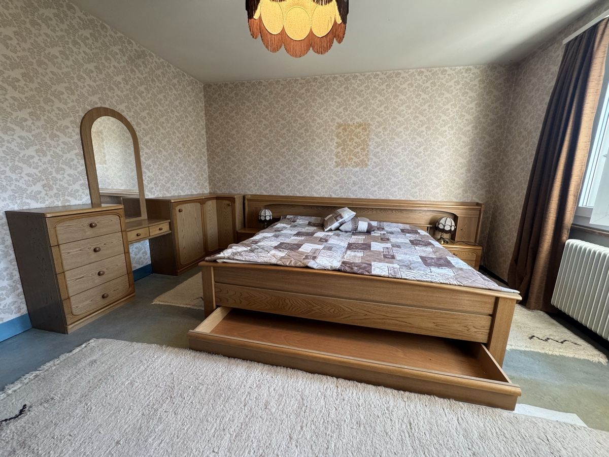 Betten: Ensemble de chambre à coucher avec commode latérale  – Gebraucht aus Courrendlin von bur_twg6 2