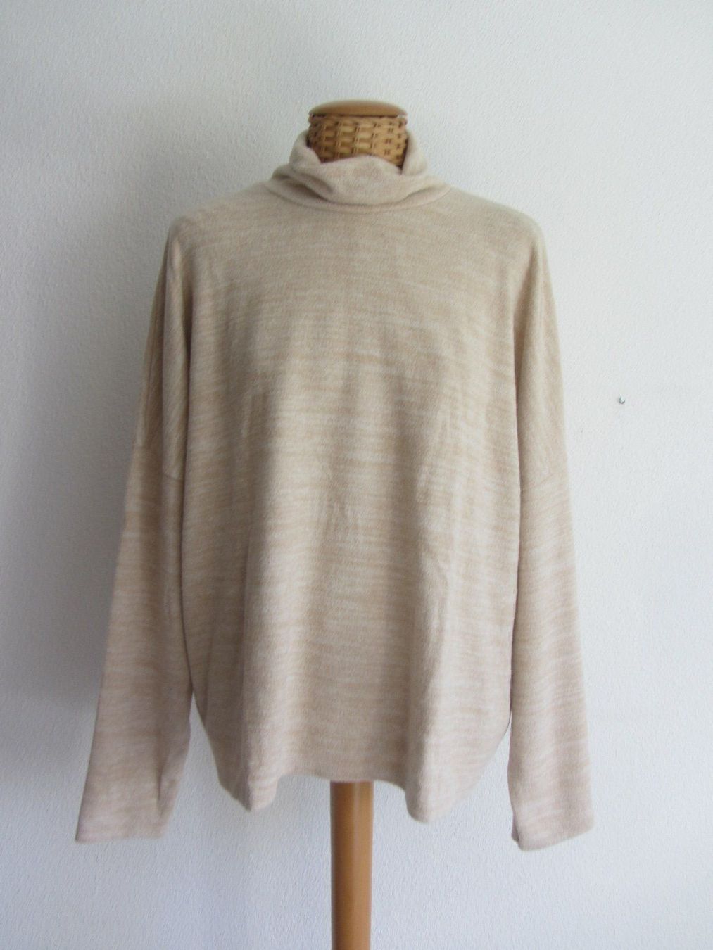 H&M Pullover & Sweatshirts: Rollkragen Pullover kuschelig weich - XL – Gebraucht aus Zürich von Diazaio