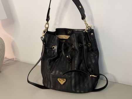 Maison Mollerus NIESEN Beuteltasche Schwarz/Gold