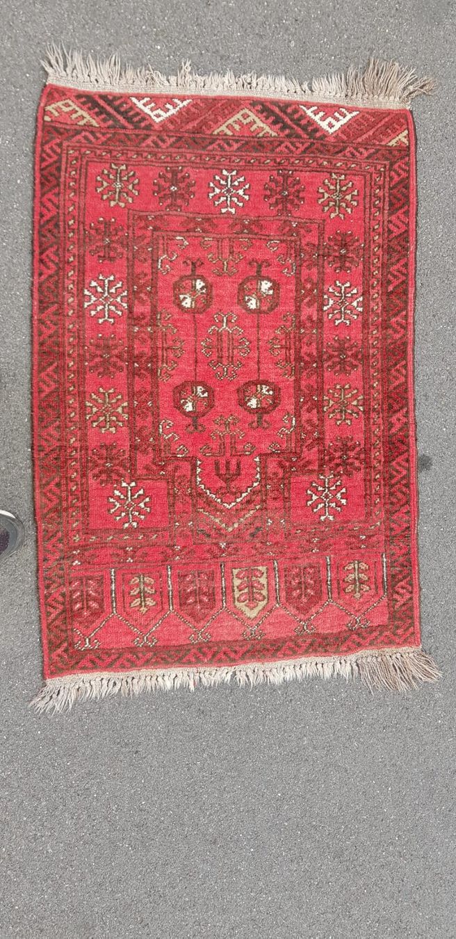 Teppiche: Schöner Teppich, rot mit Muster – Gebraucht aus Flums von Flumsantik