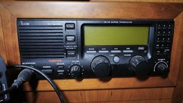 Icom M710 Icom-SSB-Funkgerät mit automatischem Antennentuner