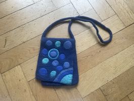Handgemachte Filztasche mit blauem Punktmuster, Top!