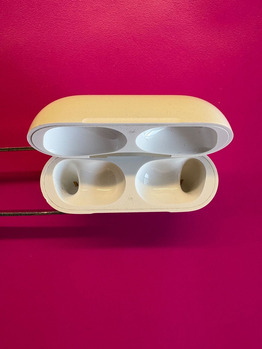 Apple Cuffie: Apple AirPods Pro 2 charging case (A2968). – Usato da Lausanne venduto da Zorrus77 5