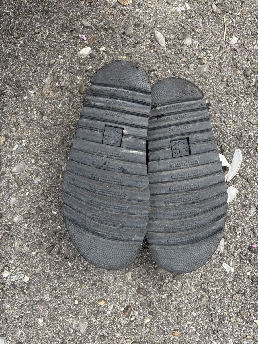 Dr. Martens Damenschuhe: Dr. Martens weisse Sandalen Gr. 36.5 – Gebraucht aus Müntschemier von R.e.b.e.c.c.a 3