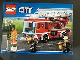 2 Coole Feuerwehr Auto Lego Set 60107  + Set 60003 Porto 12.