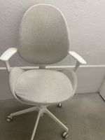 IKEA HATTEFJÄLL Bürostuhl mit Armlehnen – hellbeige/weiss