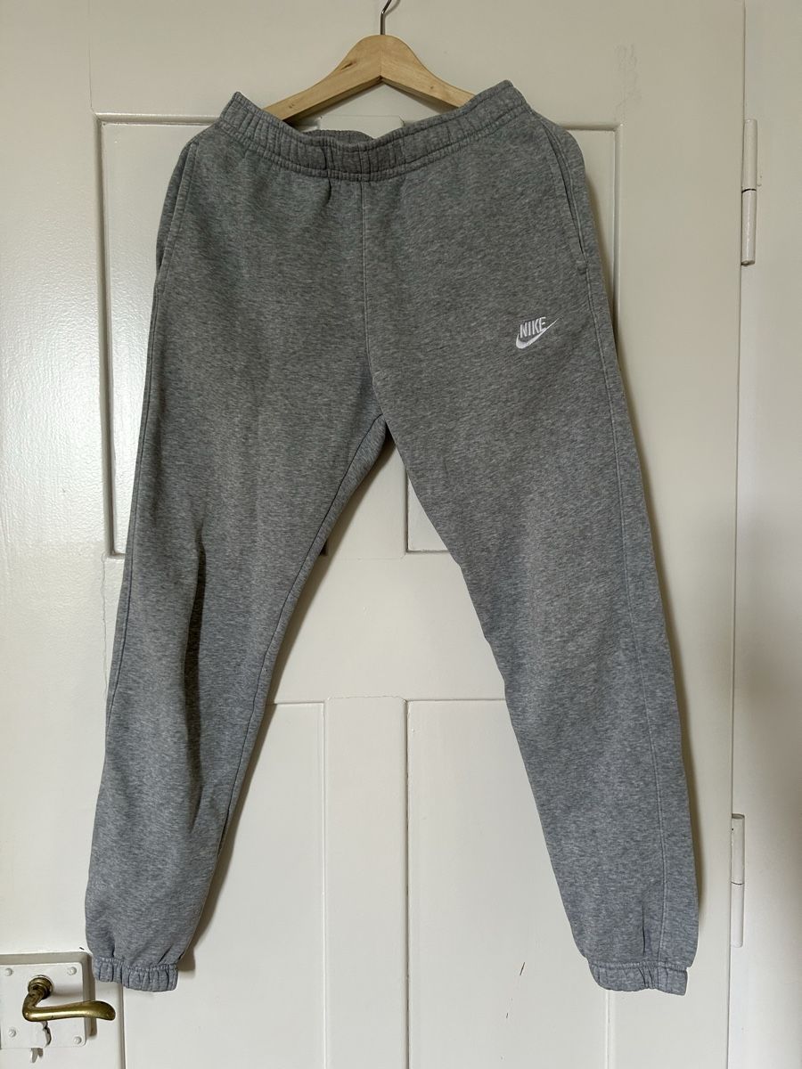 Nike Hosen: Nike sweatpants – Gebraucht aus Bern von EmptySpaceS