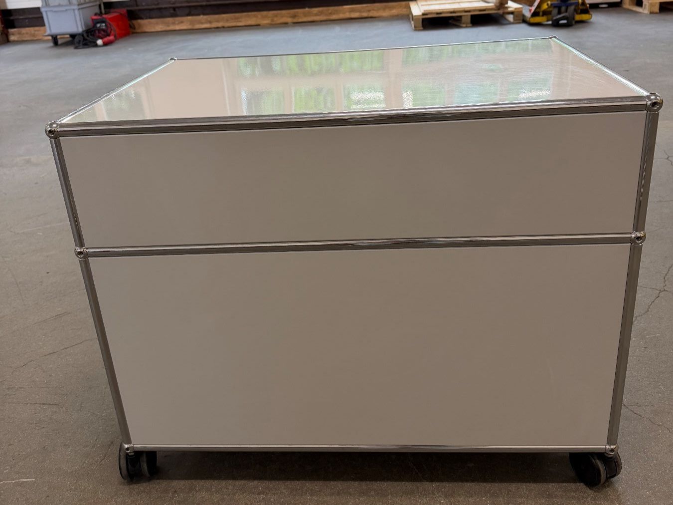 USM Eléments de bureau: USM Haller Rollcontainer mit 3 Schubladen – D'occasion à Dietlikon par ComdatAG 3