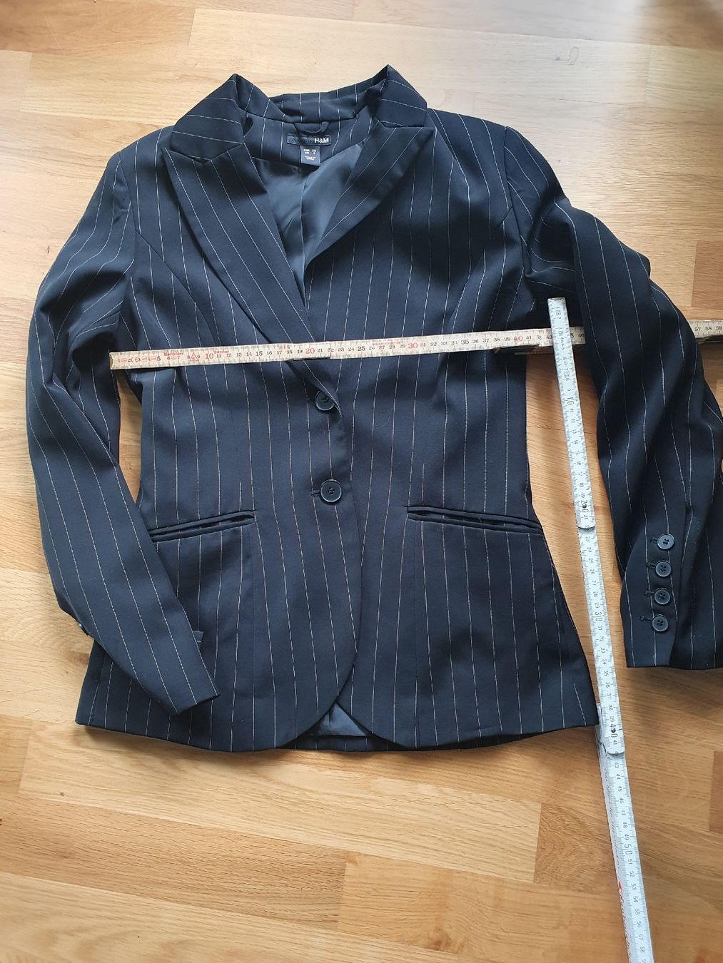 H&M Giacche: Blazer tailliert Gr. 36 Damen schwarz gestreift – Usato da Füllinsdorf venduto da areyouafreaktoo 1