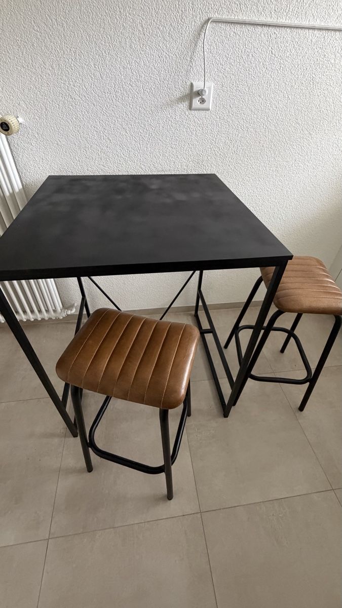 Tischgruppe: Table et chaises hautes – Gebraucht aus Peseux von eli_9h9y 2