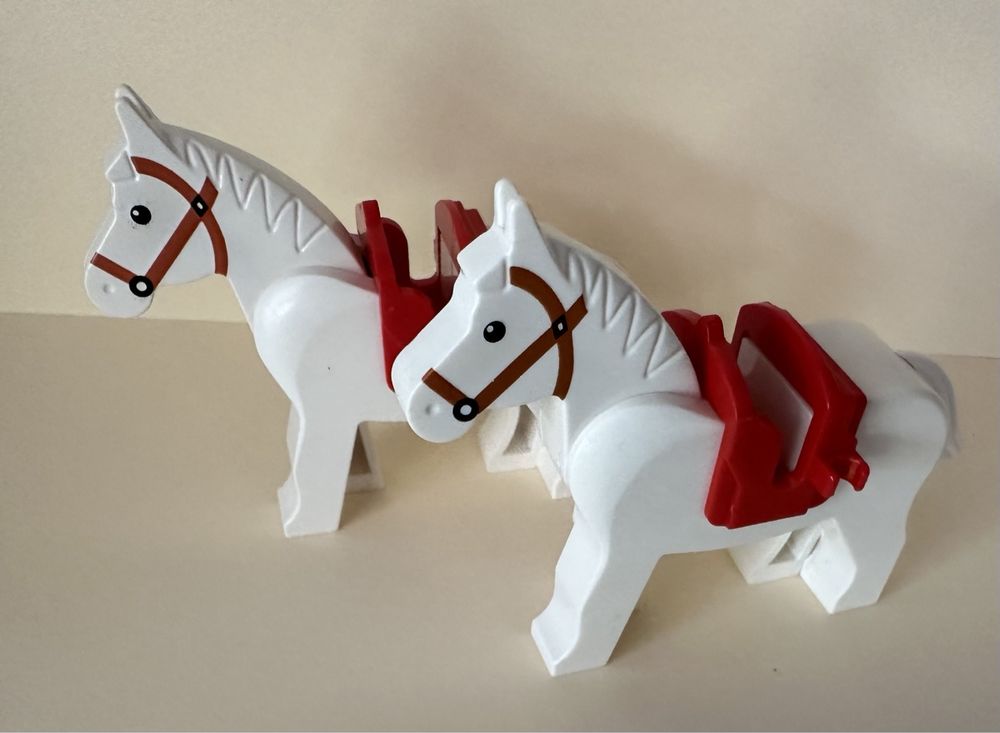 2 Lego Pferde weiss Sattel Ritter (Gebraucht) in Rheinfelden für CHF 18 ...