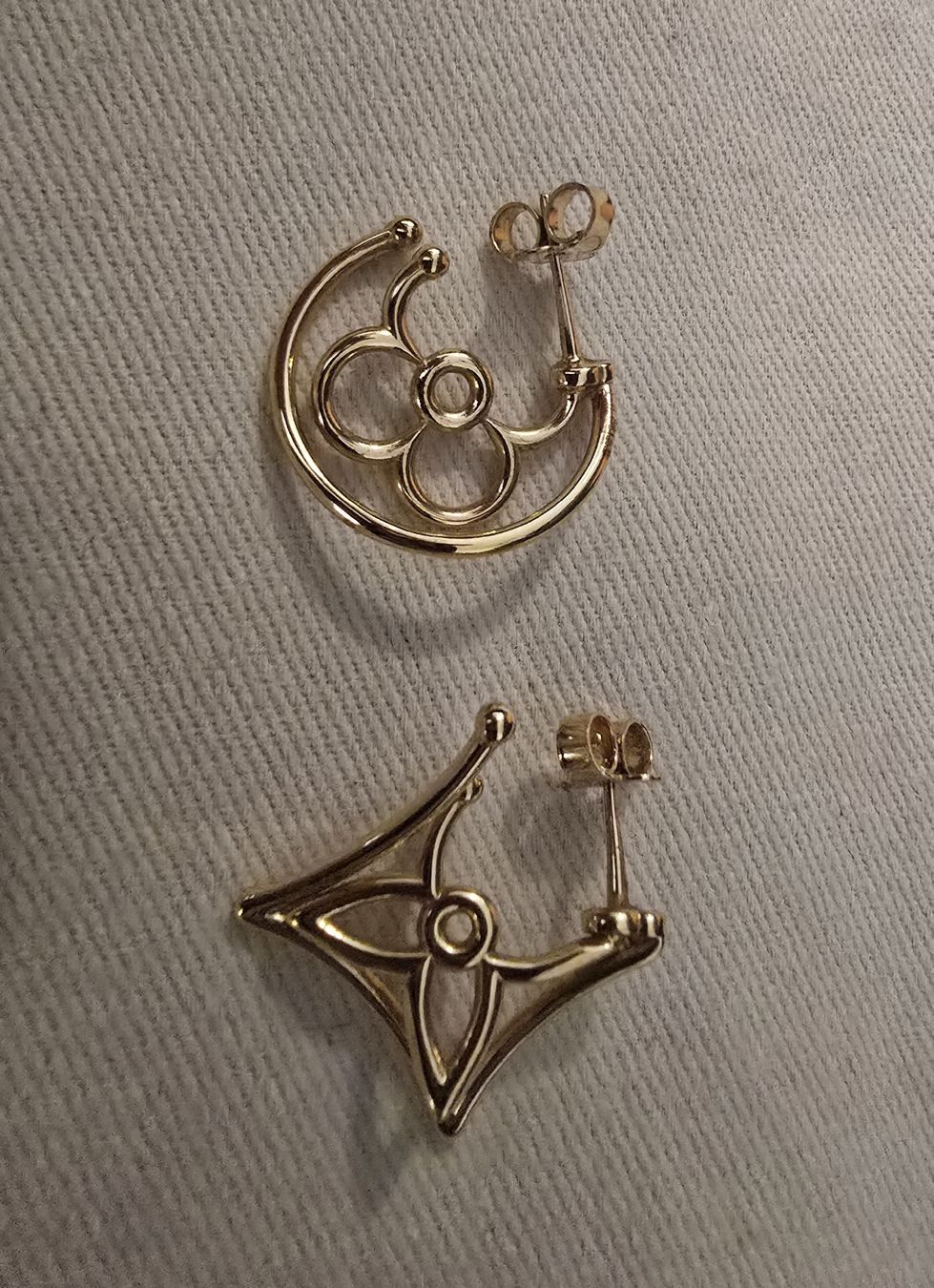 Louis Vuitton Orecchini pendenti & Orecchini a lobo: Louis Vuitton Ohrringe – Nuovo (secondo la descrizione) da Gattikon venduto da lavric_d 3