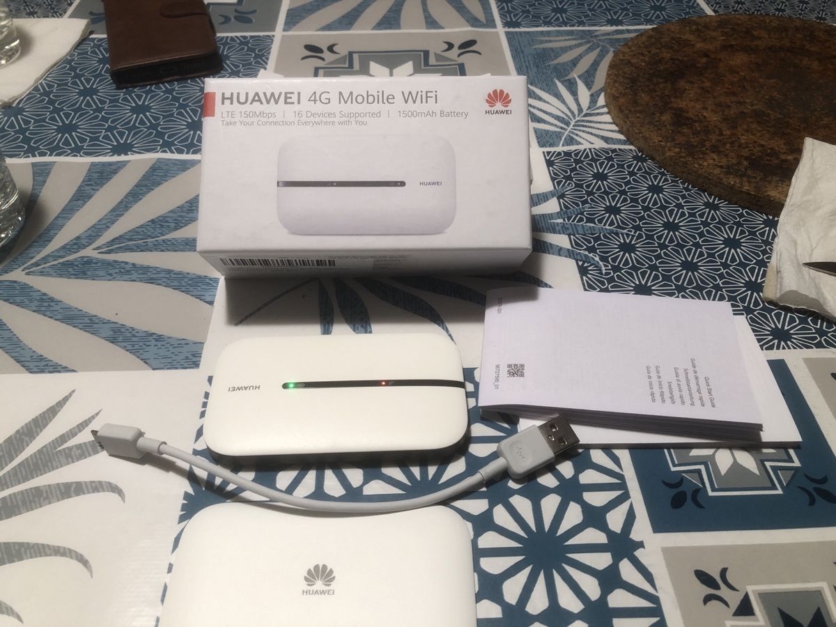 Huawei Modem & Router: Router mobile HUAWEI E5576-320 saponetta – Nuovo e nell'imballaggio originale da Tesserete venduto da claytonwebb