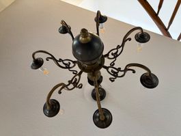 Kronleuchter im klassischen antiken Stil