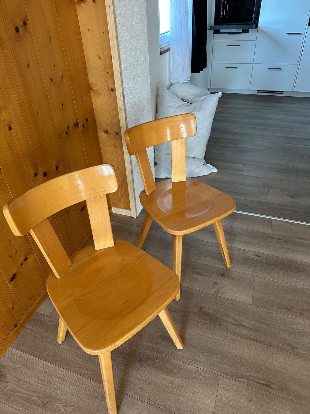 Tischset: Antiker Tisch mit 12 Stühle – Gebraucht aus Altstätten SG von Ch.r 2