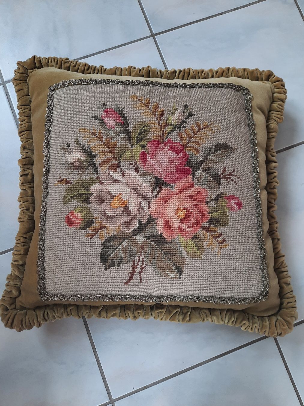 Cuscini: COUSSIN, BRODÉ, VINTAGE – Usato da Le Locle venduto da marylise01