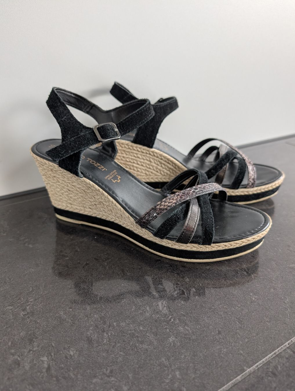 Damenschuhe: Keilsandalette Marco Tozzi schwarz Gr. 40 – Gebraucht aus Baar von caflemma 1