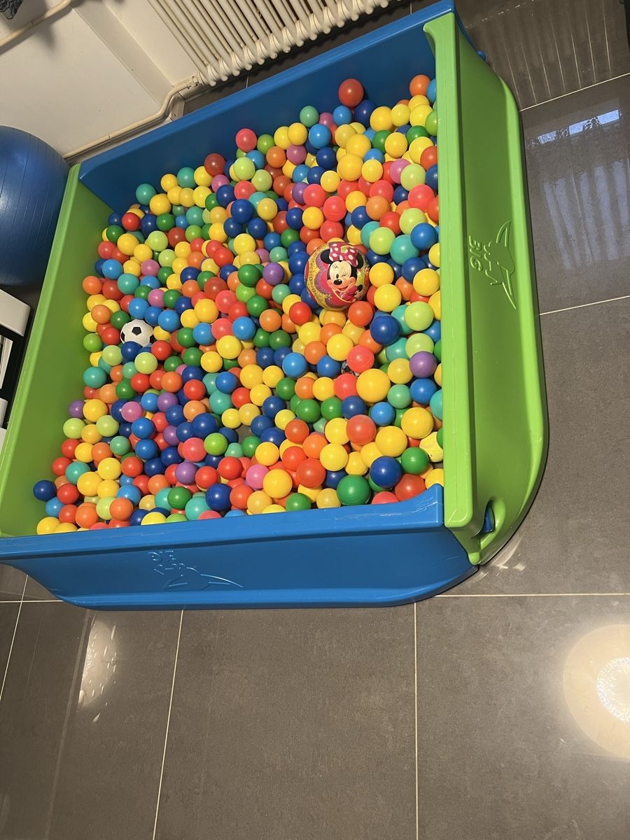 Sabbiera per bambini: Spielbälle mit Sandkasten – Usato da Erstfeld venduto da vasuki01 2