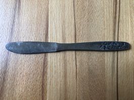 Käsemesser Antik Versilbert 90 – Vintage mit Relief