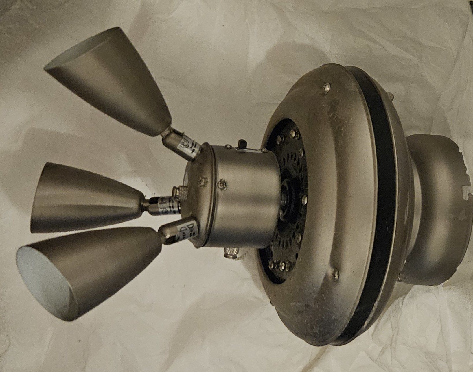Ventilatori: Deckenventilator mit Beleuchtung-  Apollo (Conforama) – Usato da Riehen venduto da panafari 3