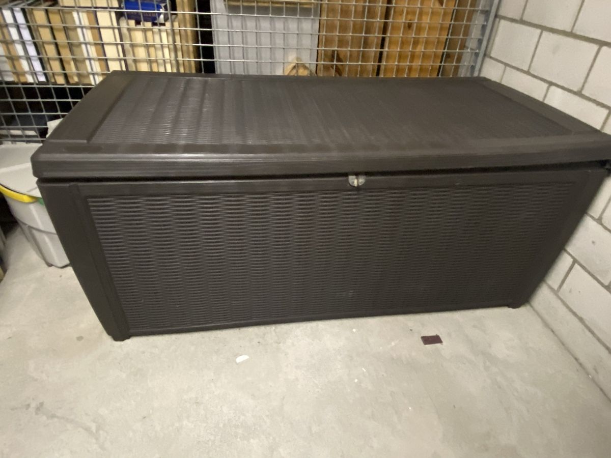 Auflagenboxen: Kissenbox – Gebraucht aus Rüti ZH von Inesaf
