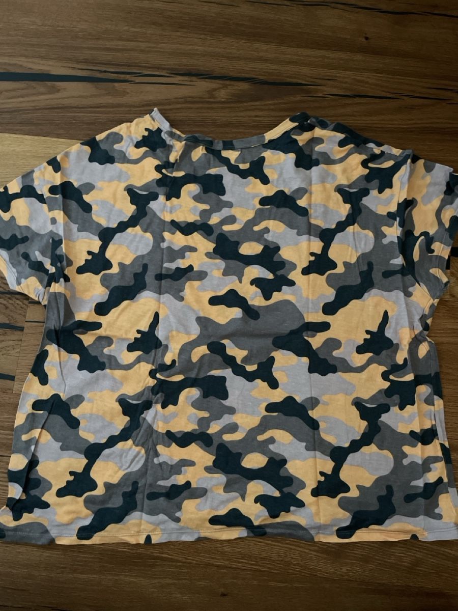 Pull&Bear T-shirt: Camouflage T-Shirt Pull&Bear – Usato da Weinfelden venduto da aline.brc 2