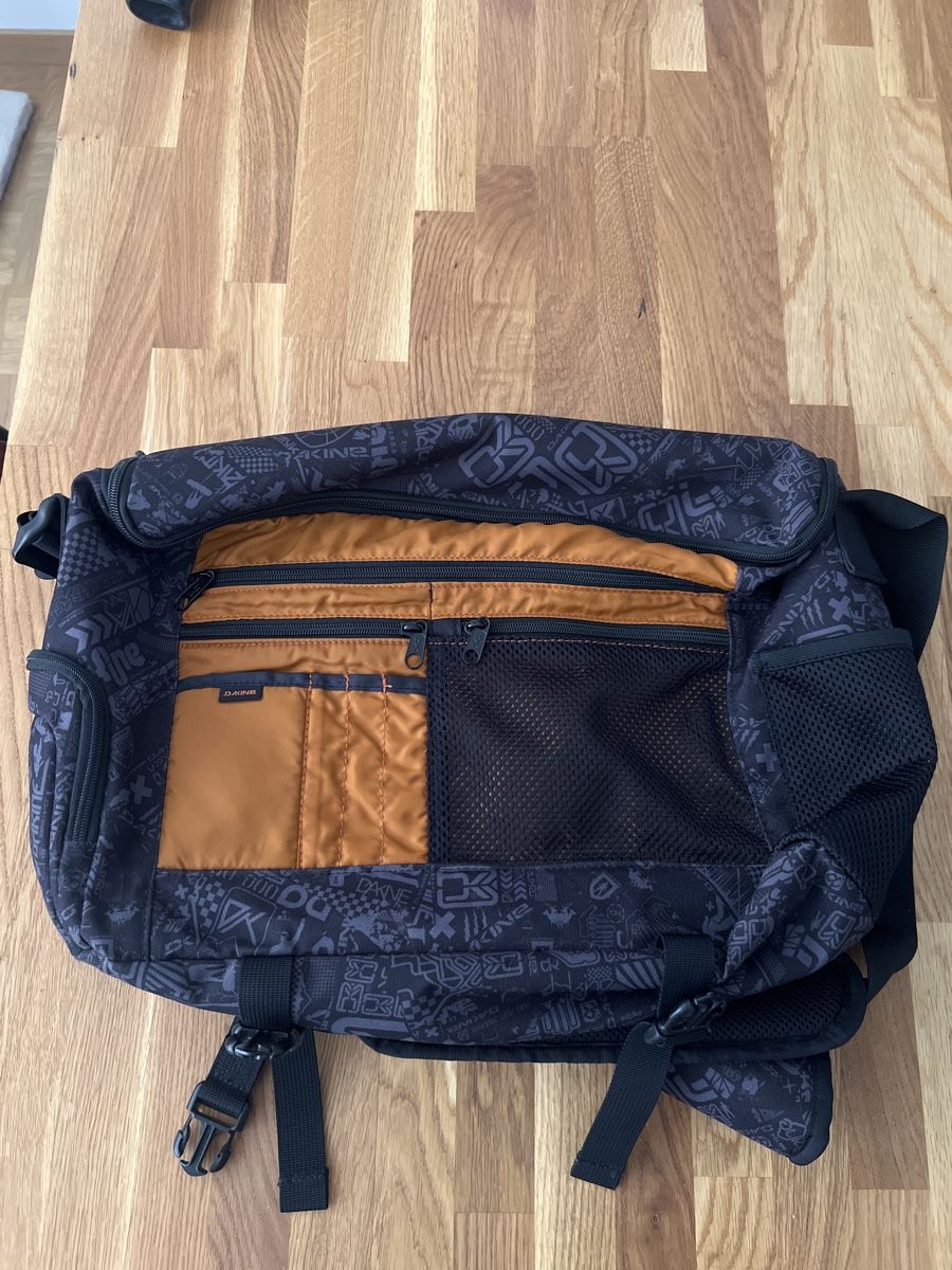 Dakine Borse: SAC DAKINE MESSENGER – Usato da Brügg BE venduto da traindenuit 3