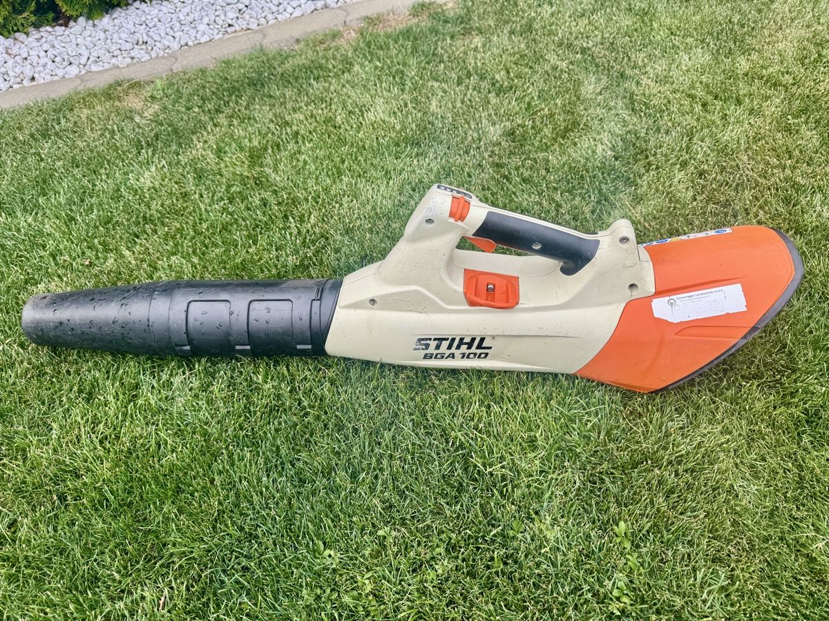 Stihl Tagliaerba: Stihl Laubbläser BGA 100 Akku – Usato da Safenwil venduto da kitty06 2
