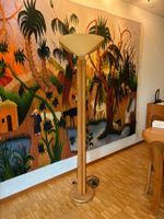 Elegante Stehlampe aus Holz mit hochwertigem cremefarbenem L