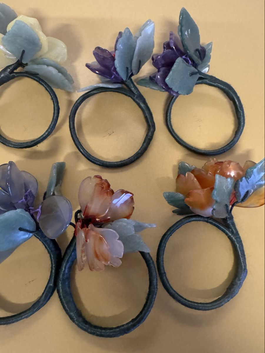 Altro in Decorazioni & Accessori: Serviettenringe Blumen 8 stk. Steinoptik  – Usato da Schlieren venduto da Freundlich02 4