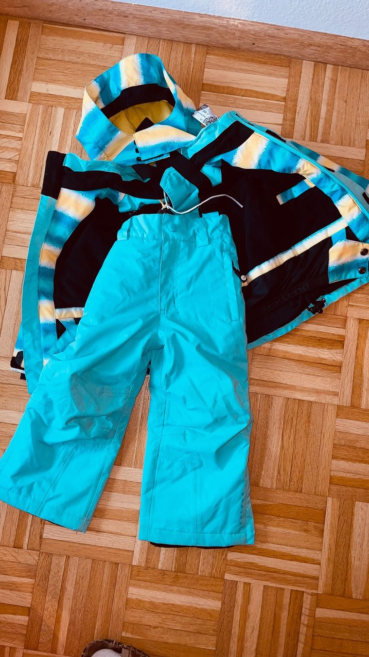Anzüge: Skijacke, Hose gratis – Gebraucht aus Schönenbuch von