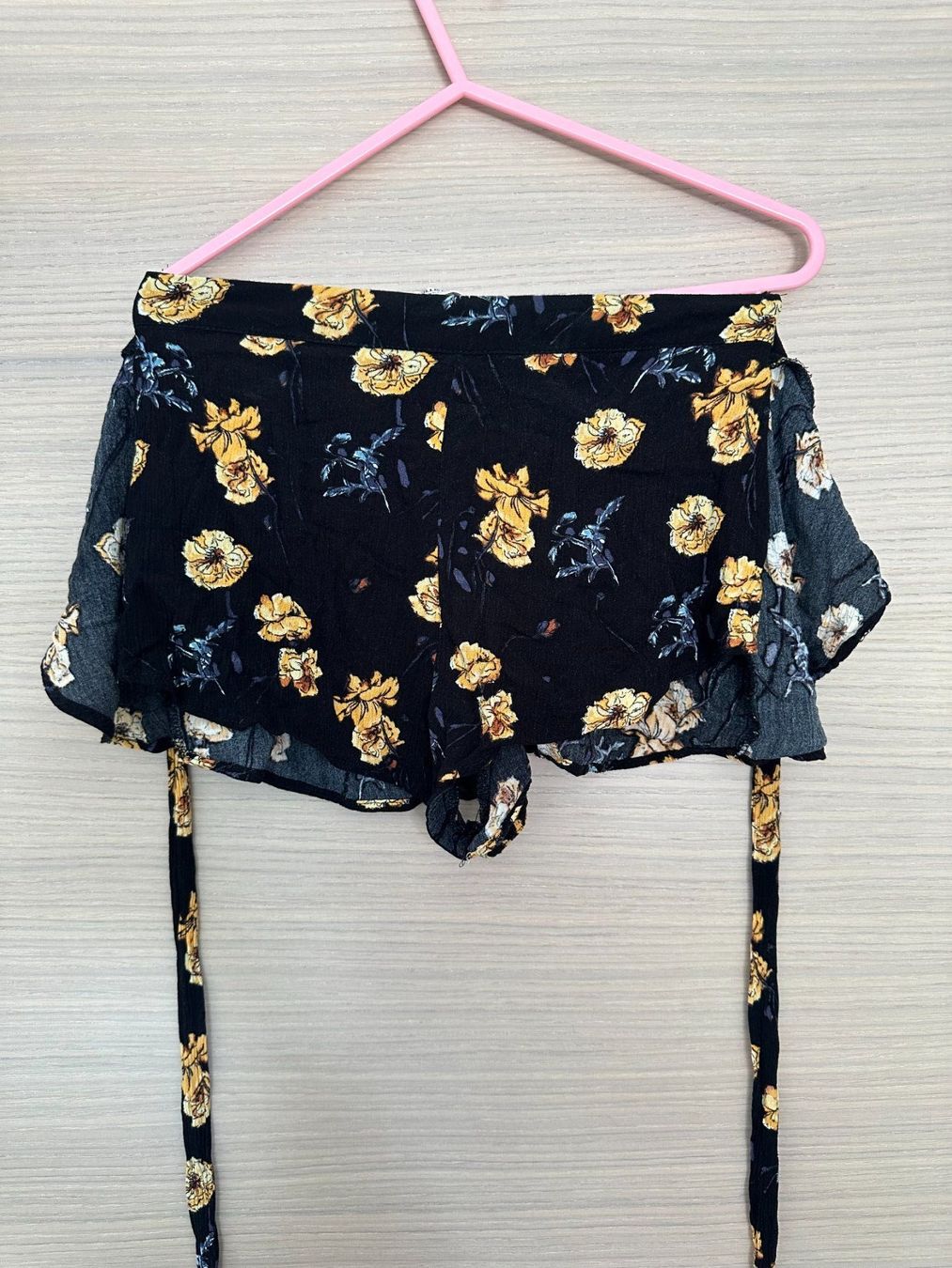 Pull&Bear Pantaloni: Short noir/fleurs, fluide Pull&Bear t.26 – Usato da Vandoeuvres venduto da Zoccoli11 1