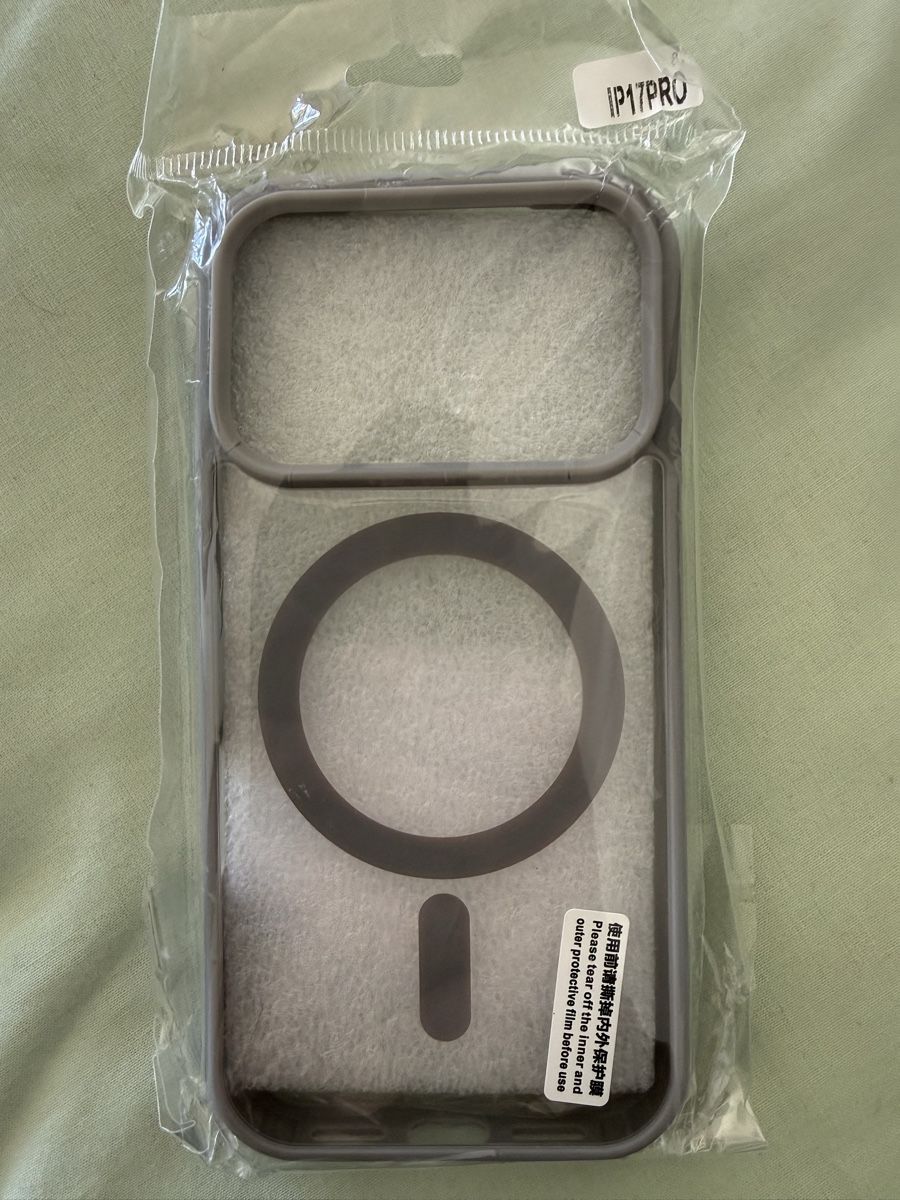 Cover & Protezioni schermo: Coque iPhone 17 Pro neuve, MagSafe, – Nuovo e nell'imballaggio originale da Lausanne venduto da Licio7