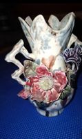 Vase en porcelaine avec fleur en relief neuf/Porzellanvase