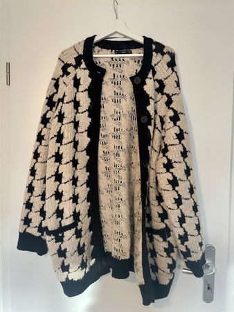 Stylish Knit Cardigan - Oversized
