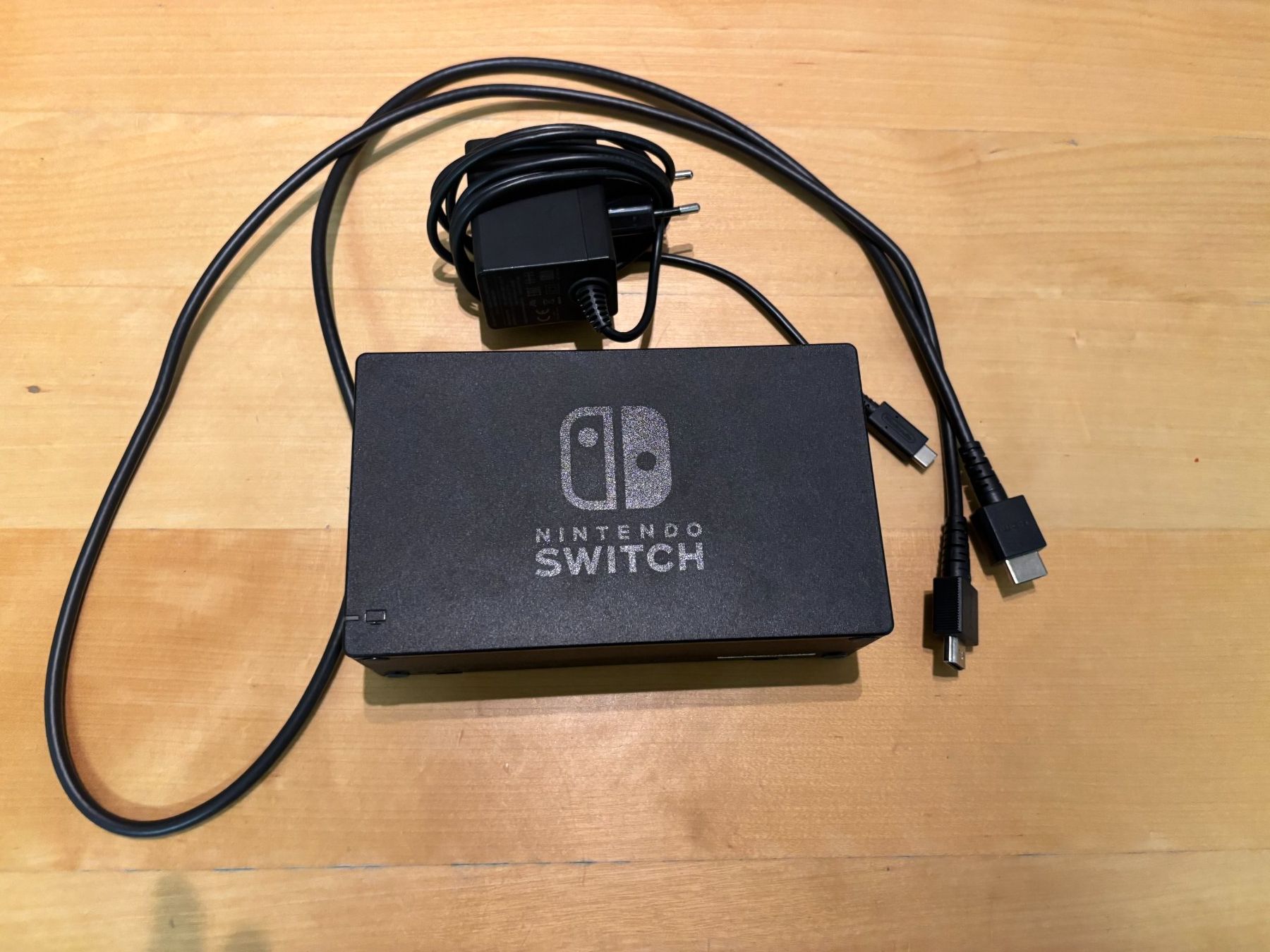 Nintendo Console: Nintendo Switch mit Joy Cons und Mit Dockinstation – Usato da Berikon venduto da Nocavi 3