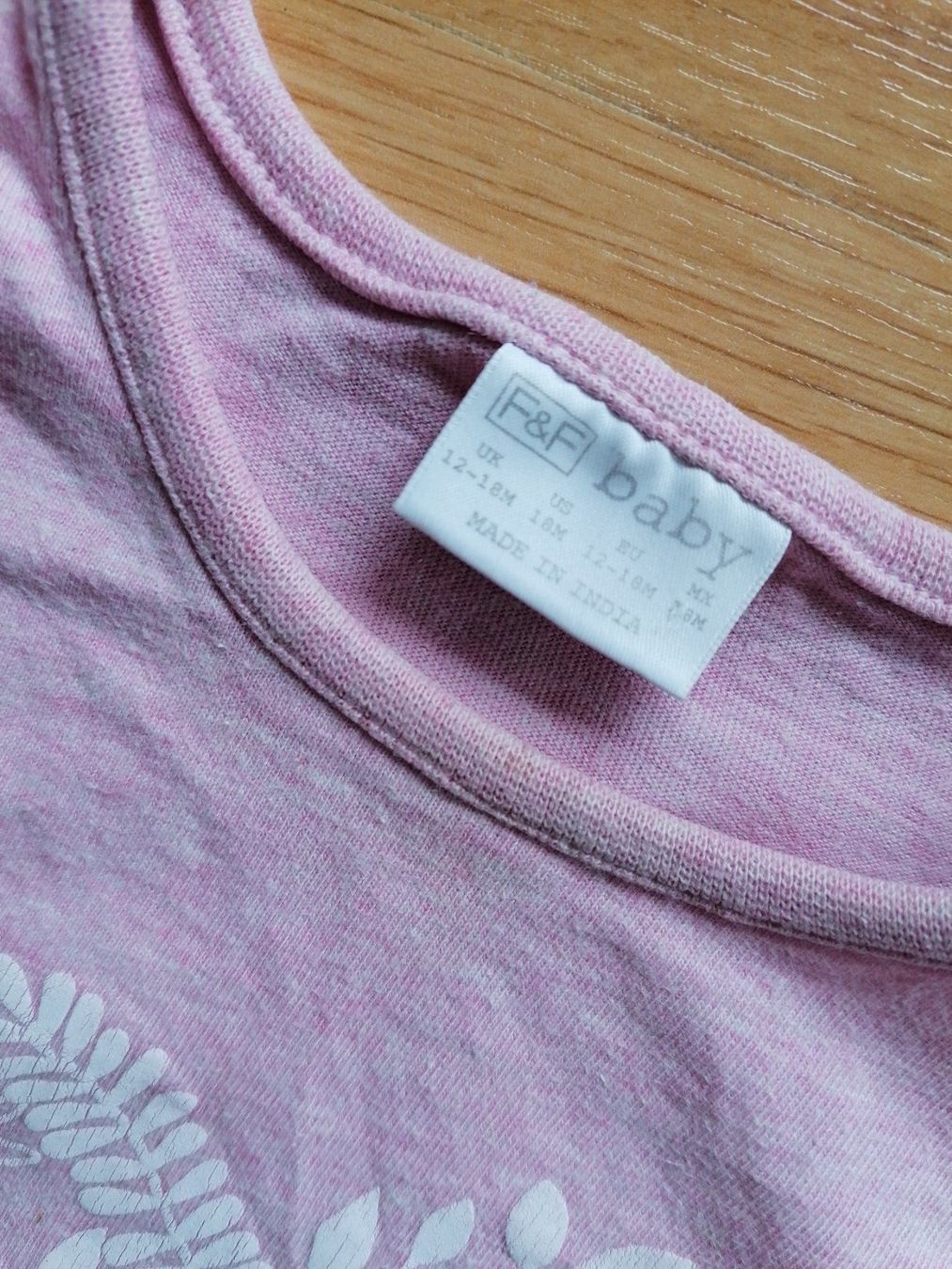 Blusen, T-Shirts & Tops: T-shirt Gr 12 - 18 Monate – Gebraucht aus Büttikon AG von Amineah 1