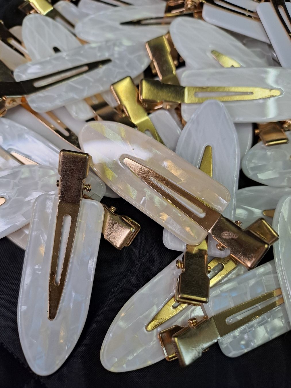 Accessori per capelli: Restposten 45 Haarklammern Perlmutfarbe – Nuovo e nell'imballaggio originale da Uznach venduto da Walaylatiere 1