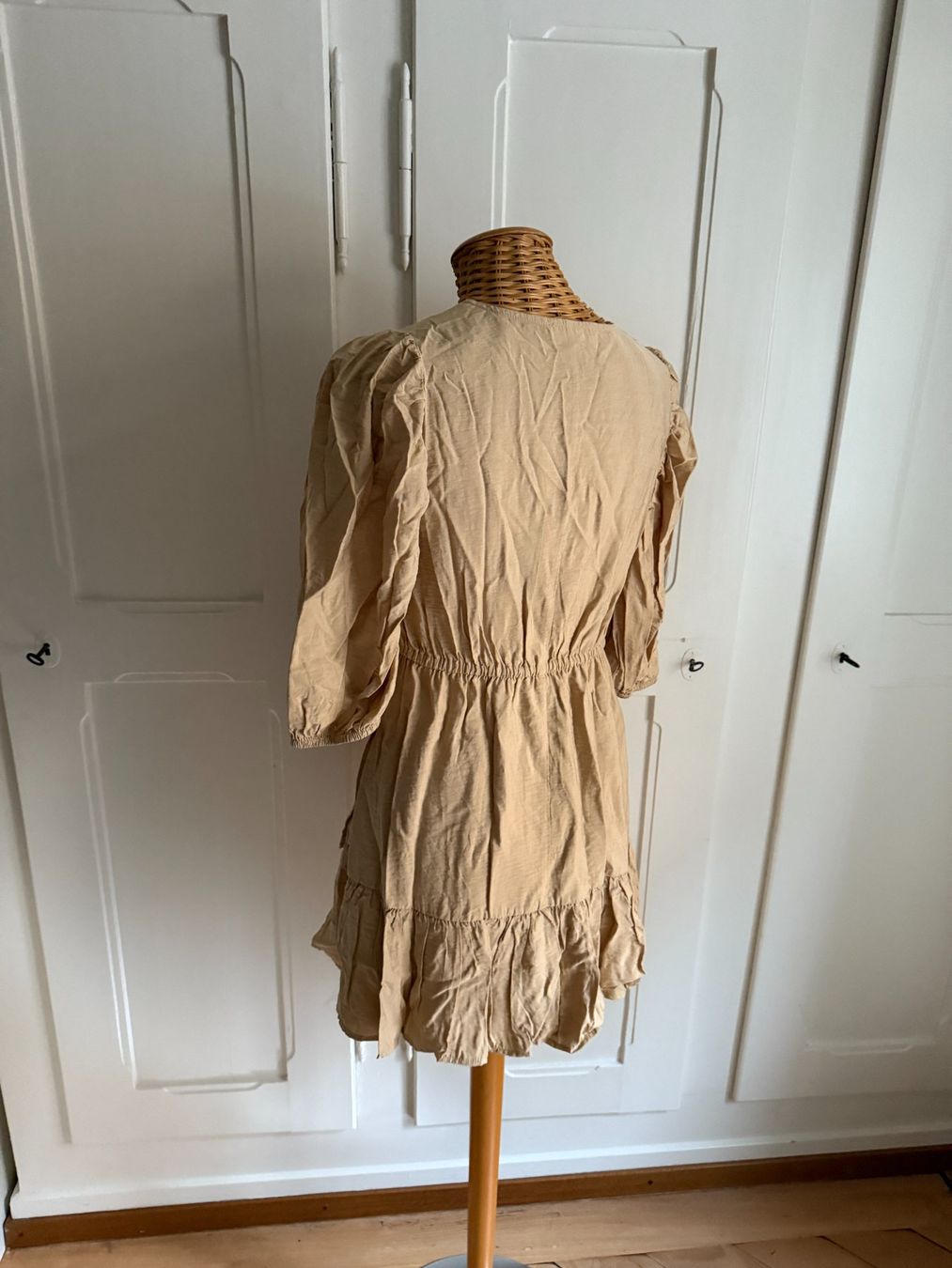 Kleider: EDITED - Wickelkleid beige 38 – Gebraucht aus Zürich von Diazaio 2